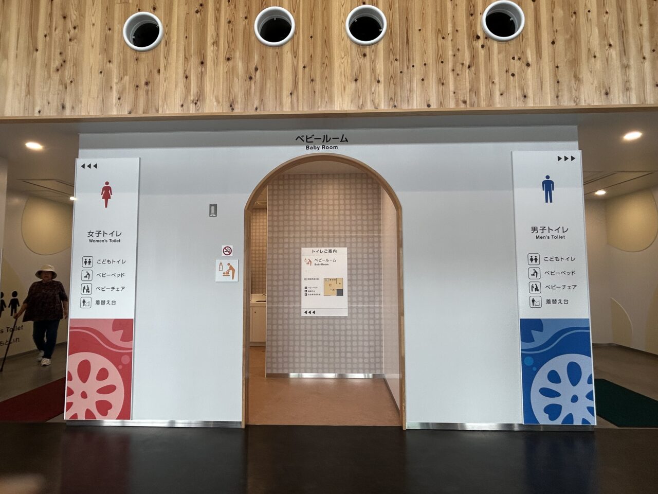 ふれあいの里HASUパークにある清潔なトイレの外観
