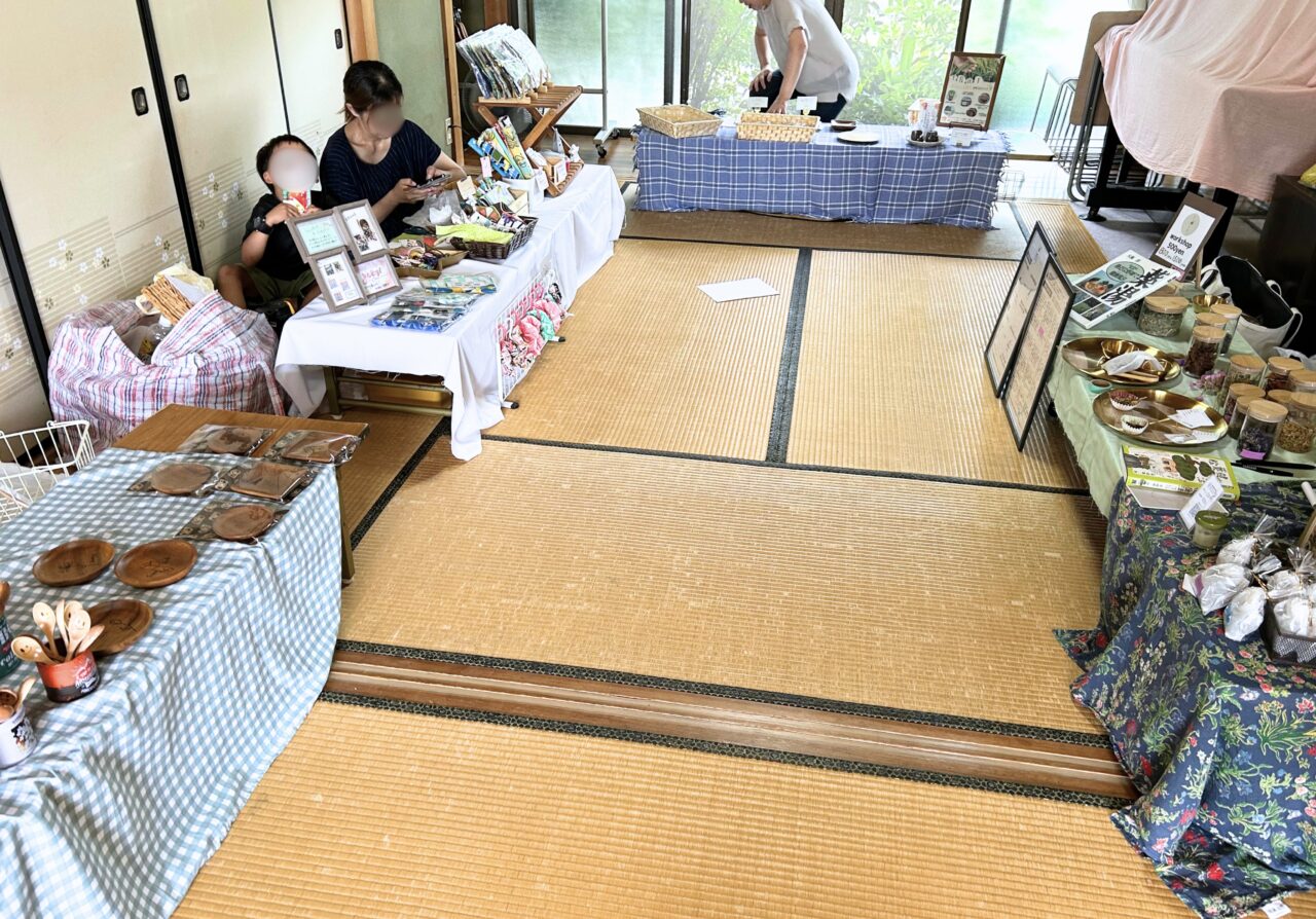 あいさいベースの会場内