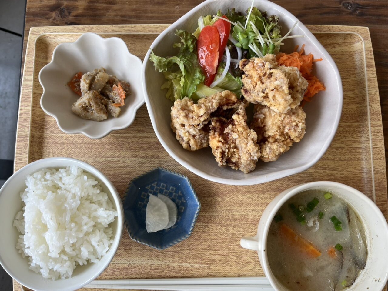 SIPPO meet up cafeのからあげランチ