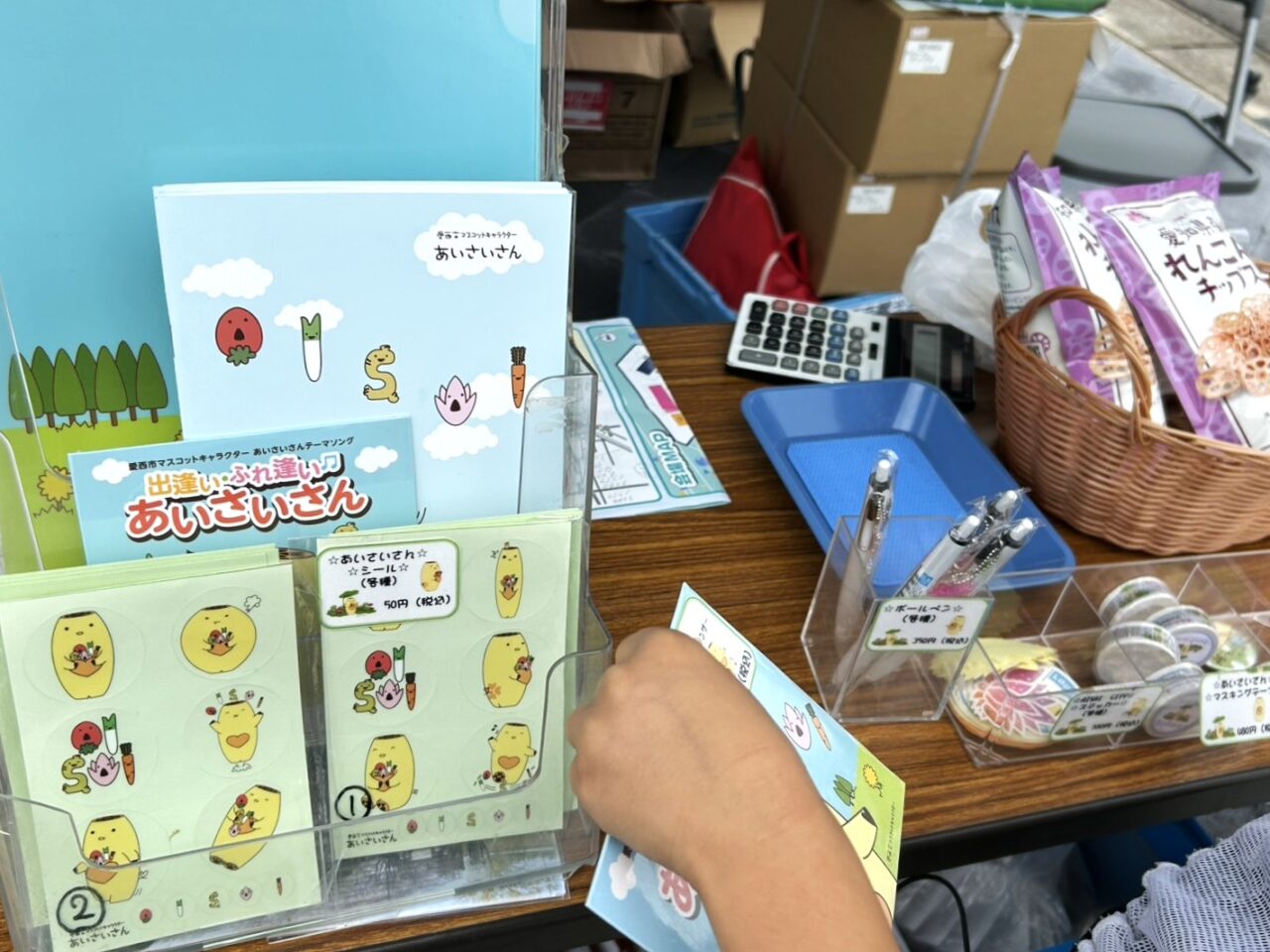 地元キャラクターグッズの販売ブース