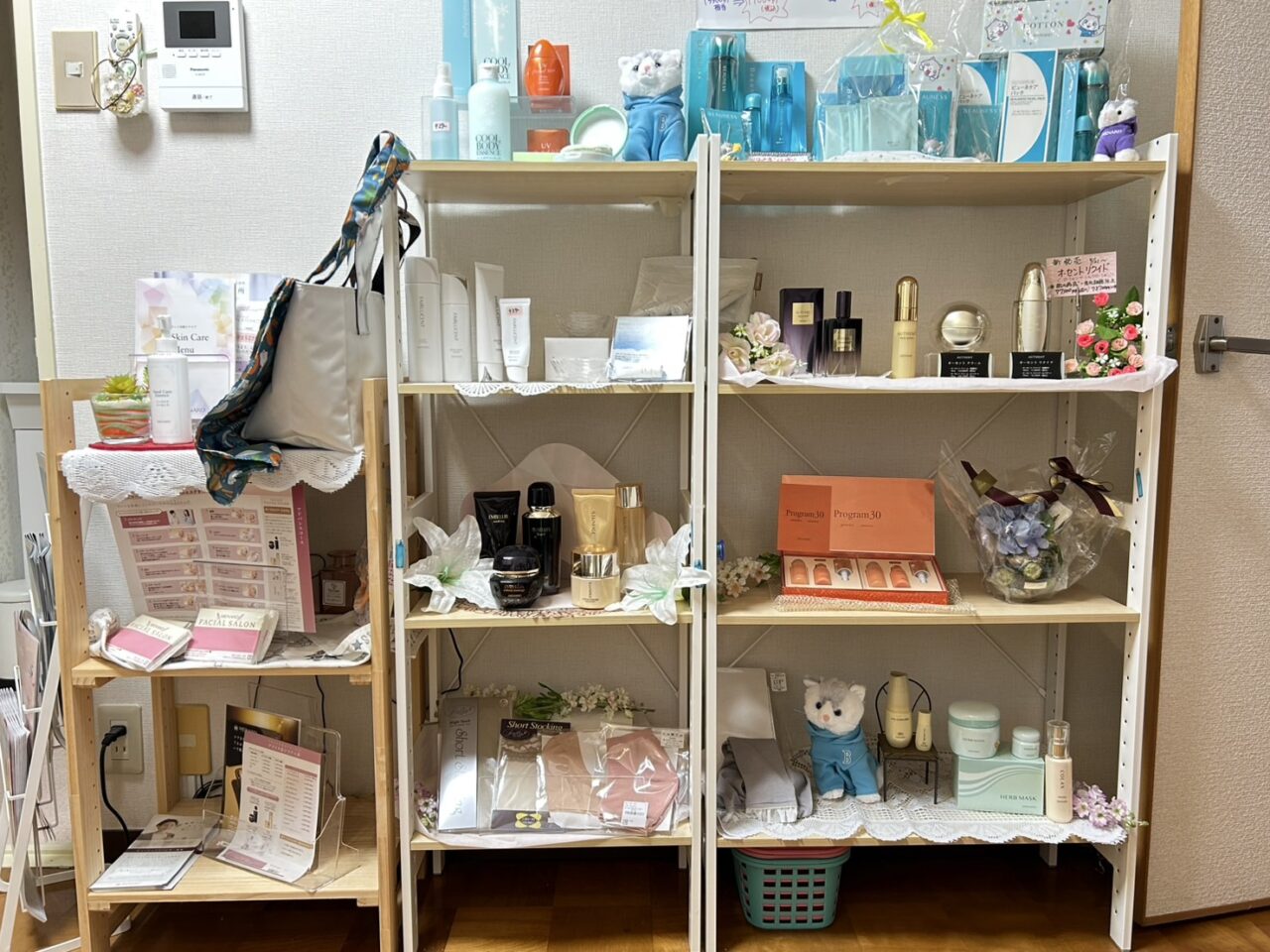 ビューネシリーズなど商品が並んだ展示スペースの様子