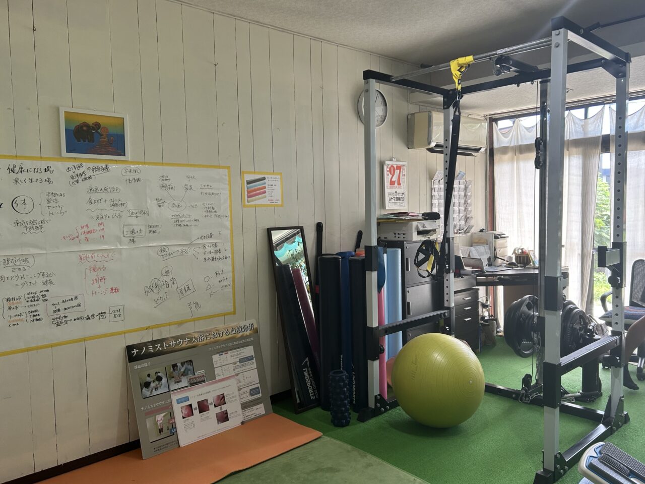 パーソナルトレーニングや体幹指導が行われるトレーニングルーム