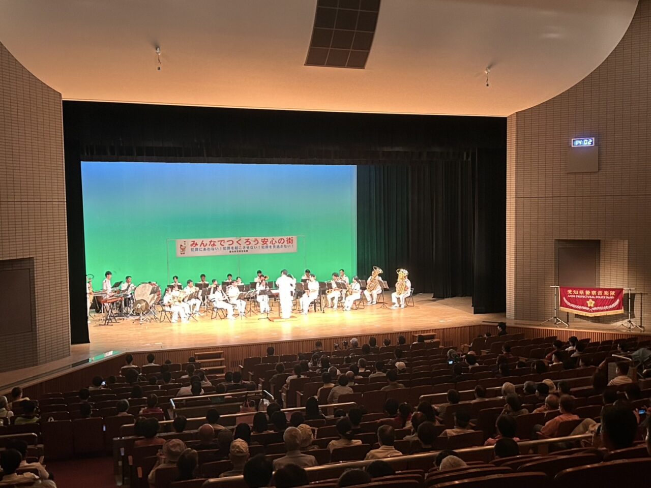 大ホールの客席とステージ