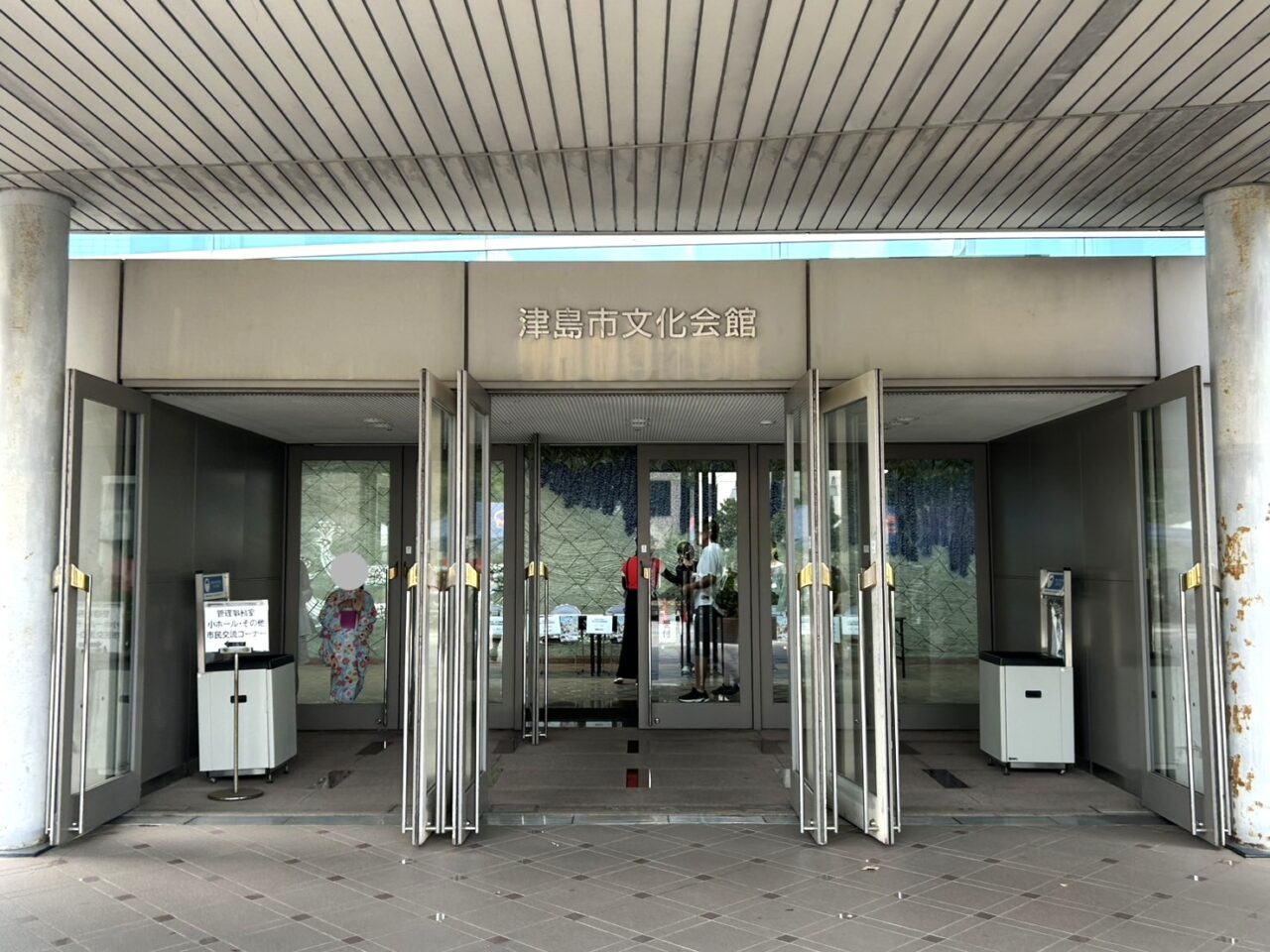 津島市文化会館外観