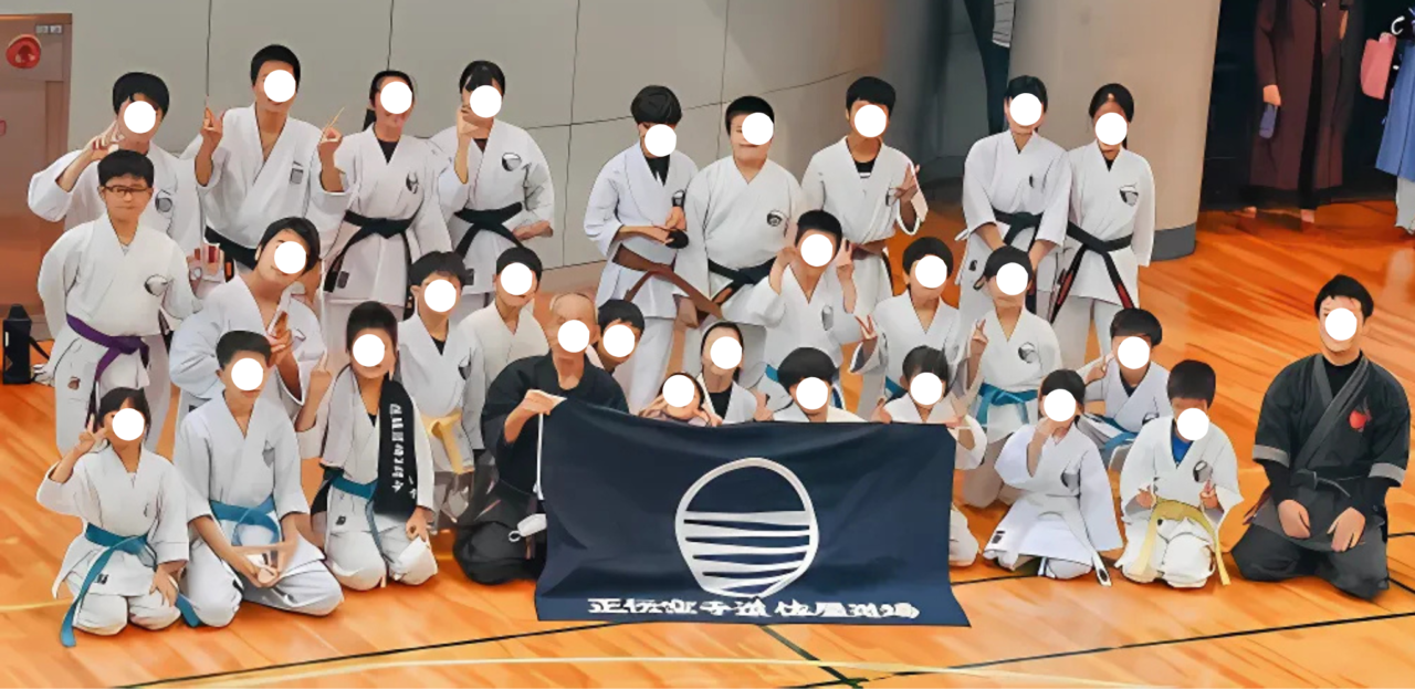 正伝まろばし空手道の集合写真