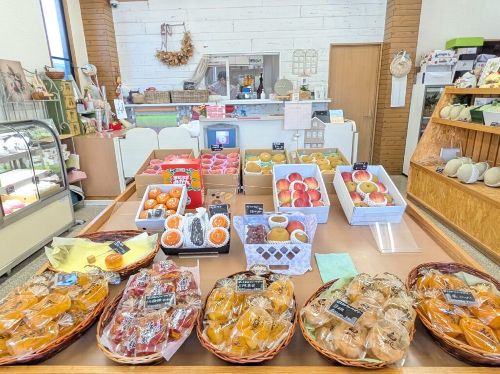店内に並ぶ果物