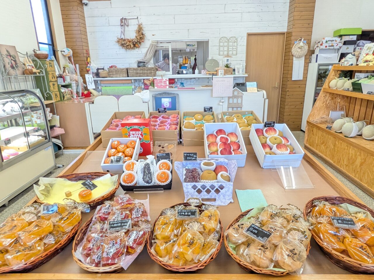店内に並ぶ果物