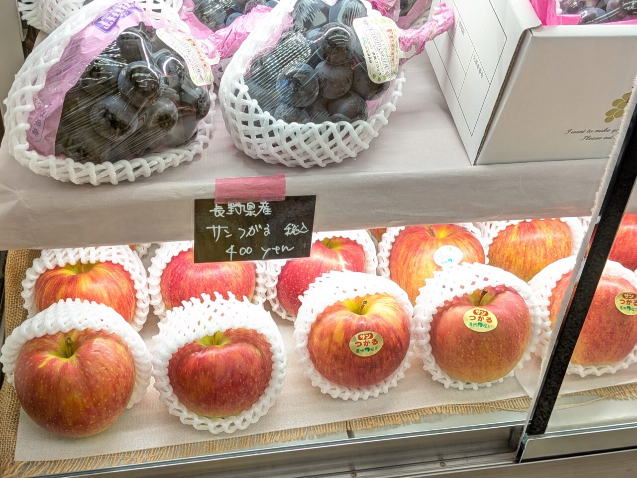 店内に並ぶ果物