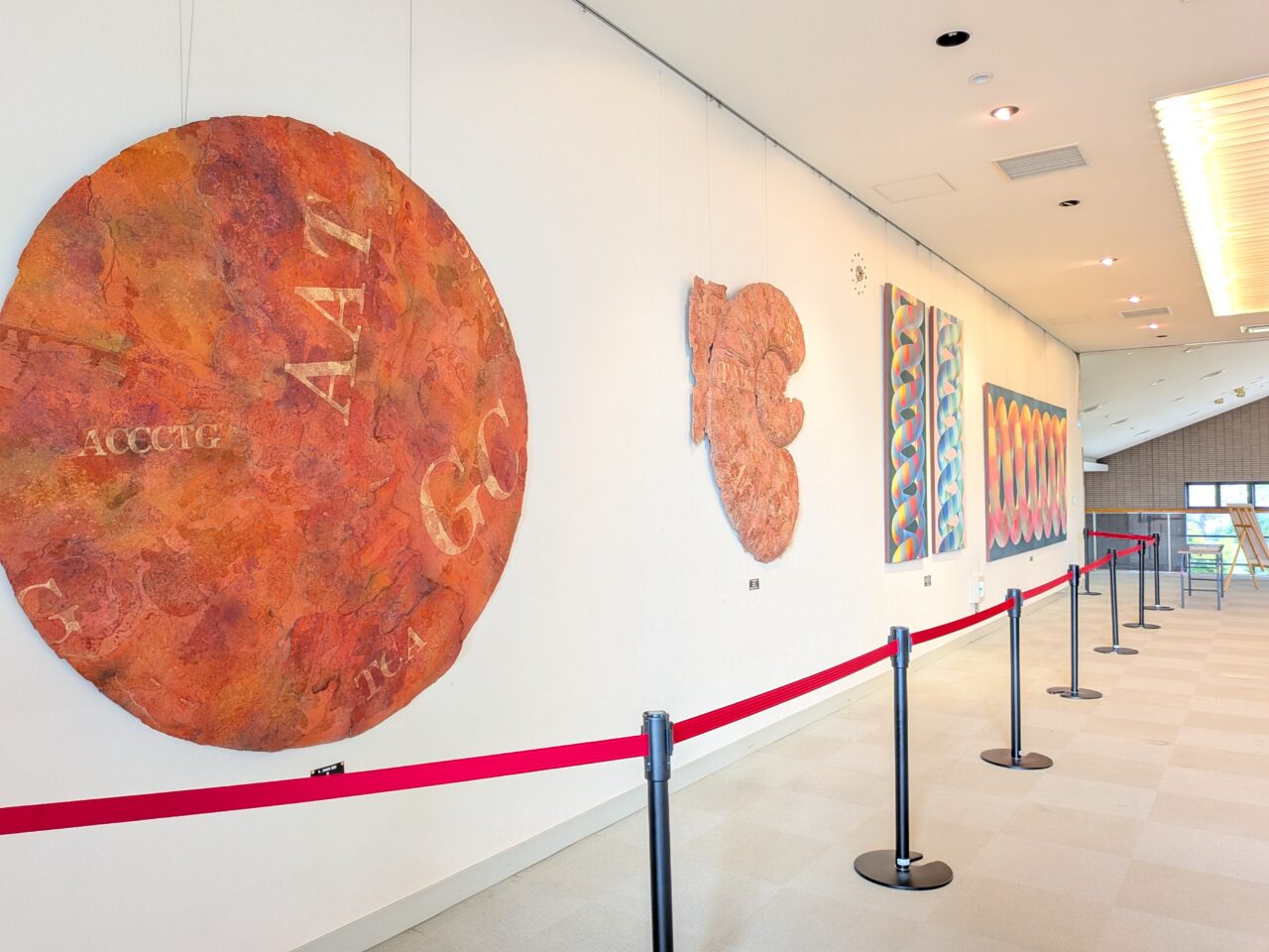 美和文化会館ロビー内の展示の様子