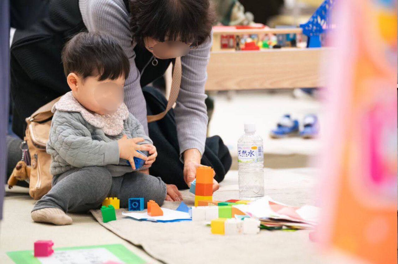 見守りサポート付きキッズスペース「まもりば」で遊ぶ子どもの様子