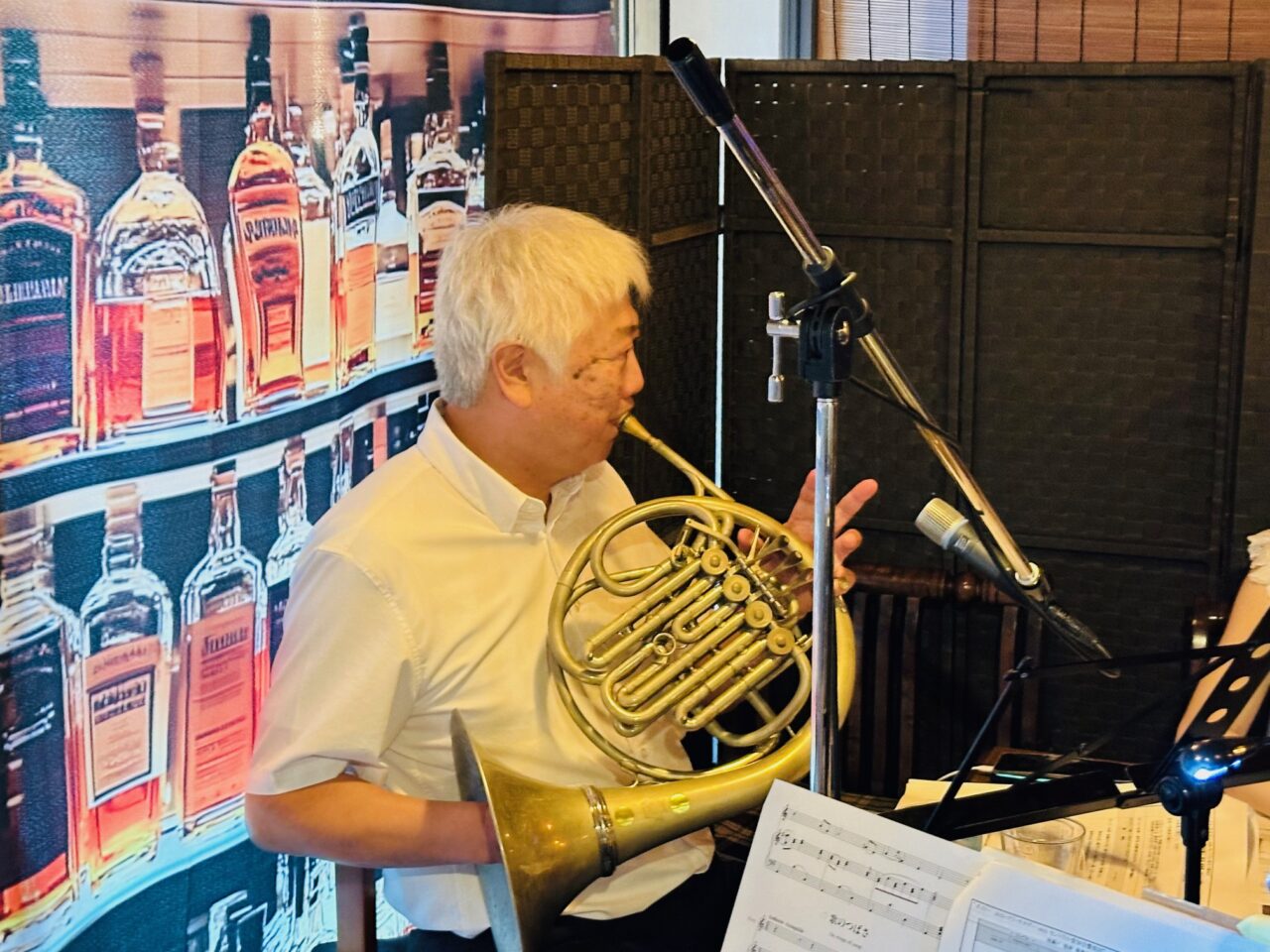 マーシー山本教授の演奏の様子の