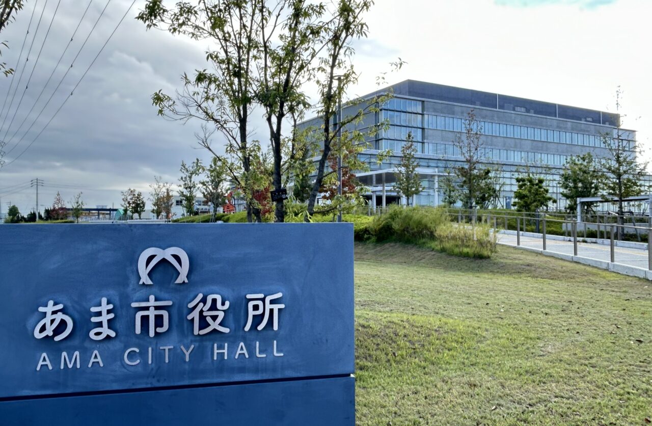 あま市役所の外観全景