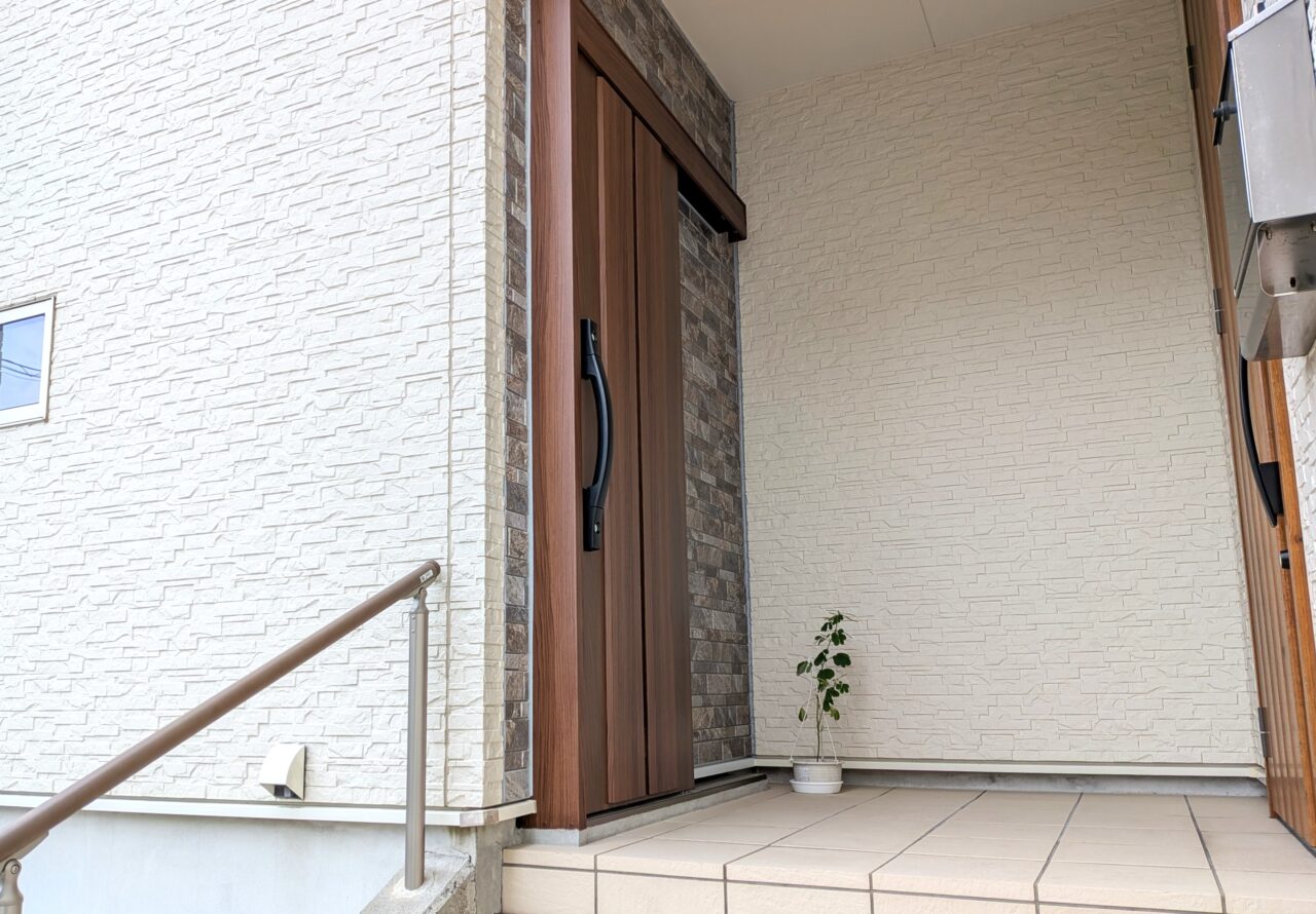 あま市蜂須賀にある「健向美人」サロンの玄関外観