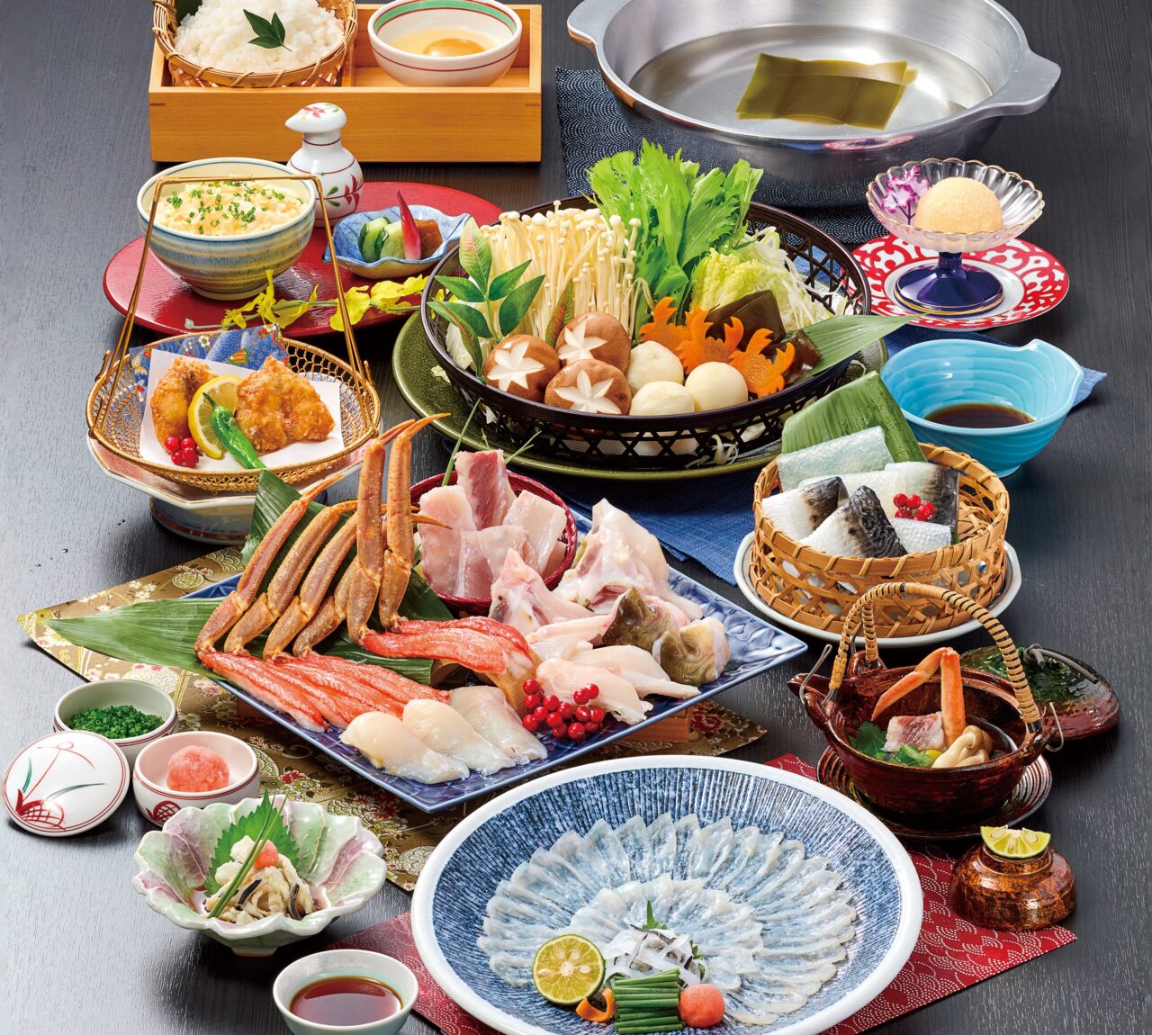 とらふぐのお造りやちり鍋、土瓶蒸しが並ぶ玄海コースの料理