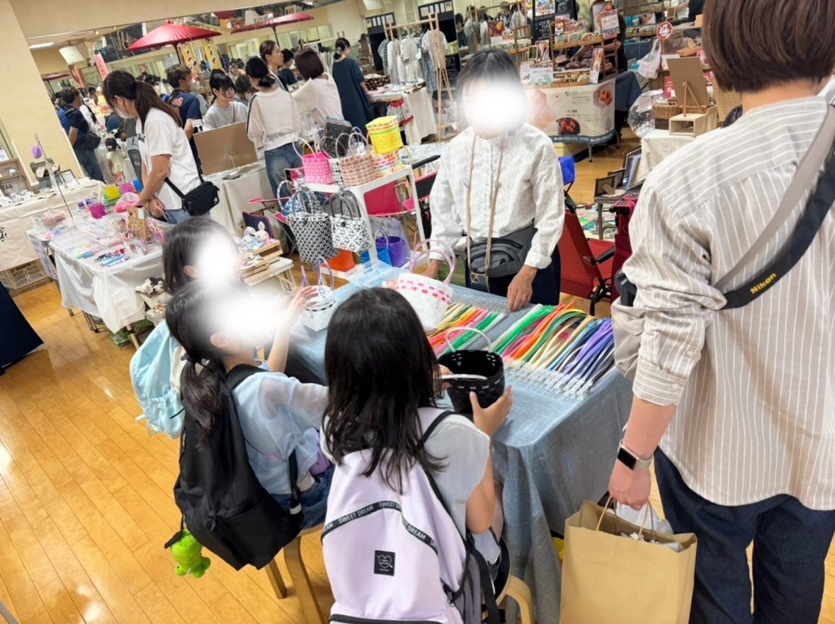 ハンドメイド雑貨やクラフト販売の様子（過去開催時）