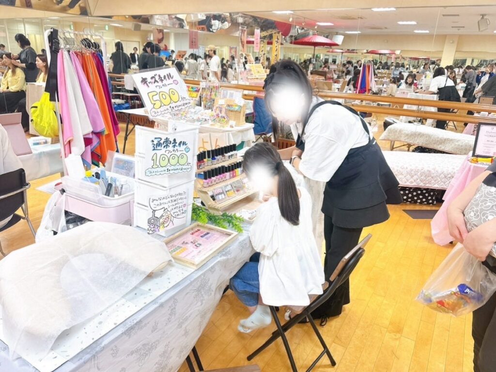 ハンドメイド雑貨やクラフト販売の様子（過去開催時）