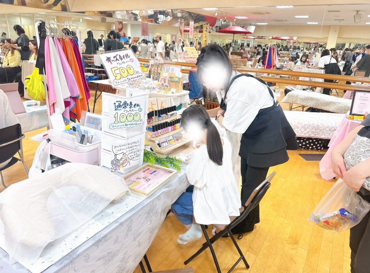 ハンドメイド雑貨やクラフト販売の様子（過去開催時）