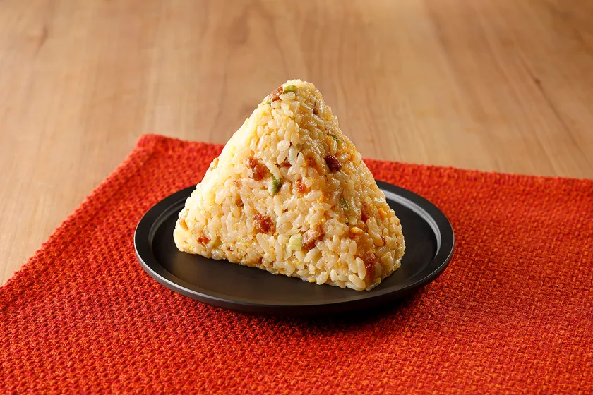 味仙監修のニンニクチャーハンおにぎり