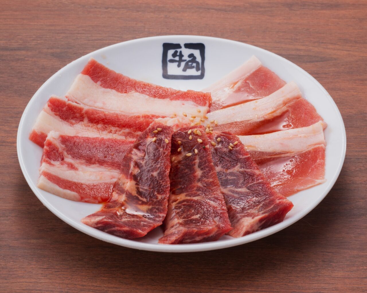 牛角の焼肉酒場セットに含まれる焼肉盛り3種