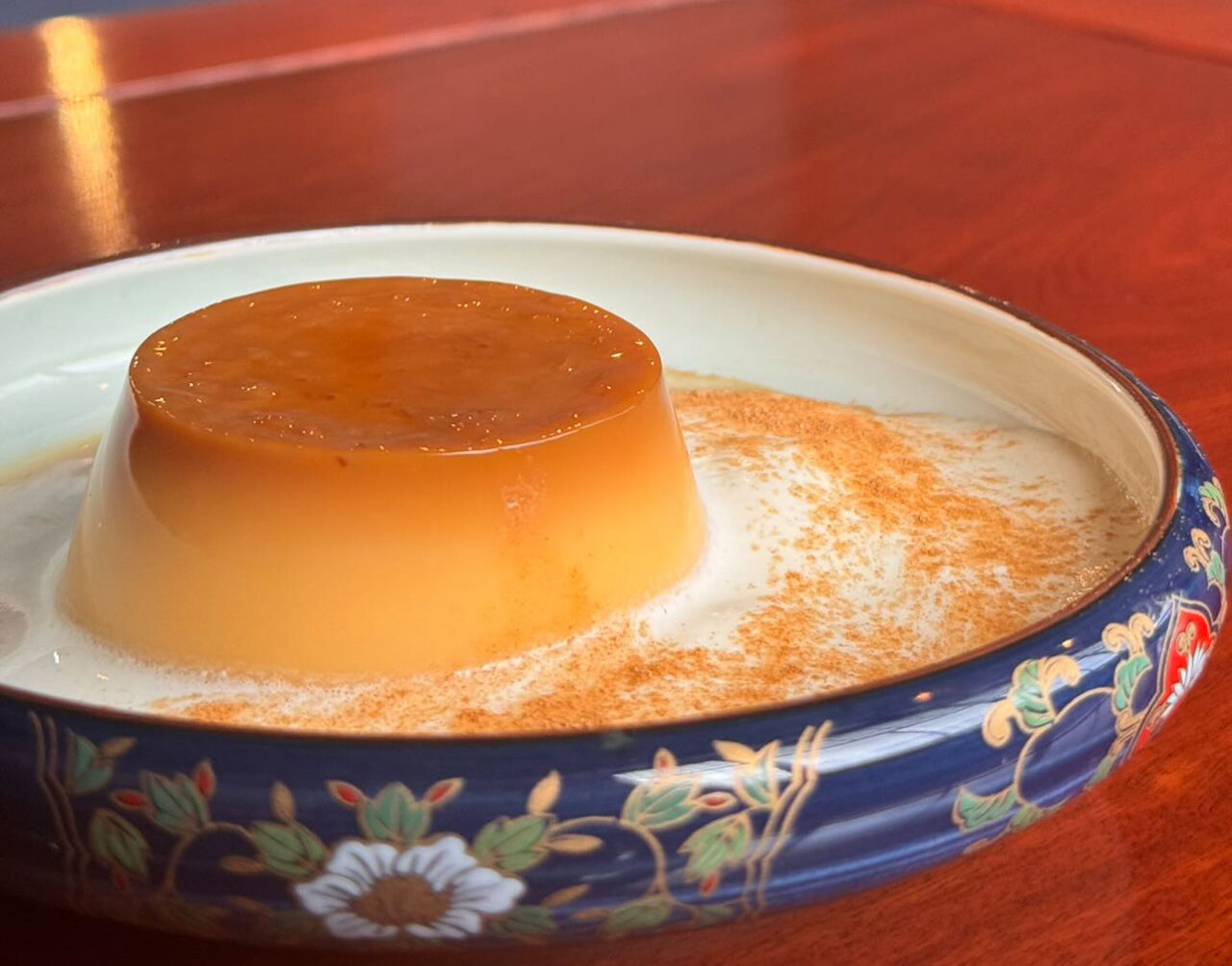 天高く翔べ!自家製黒糖プリンの提供写真