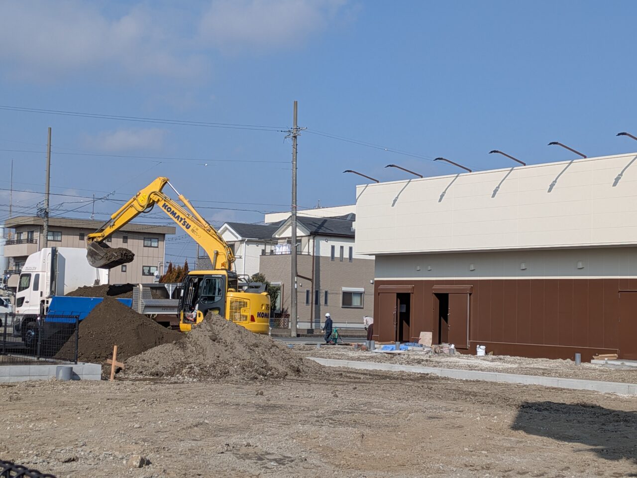 重機が入るゲンキー森店の敷地工事風景
