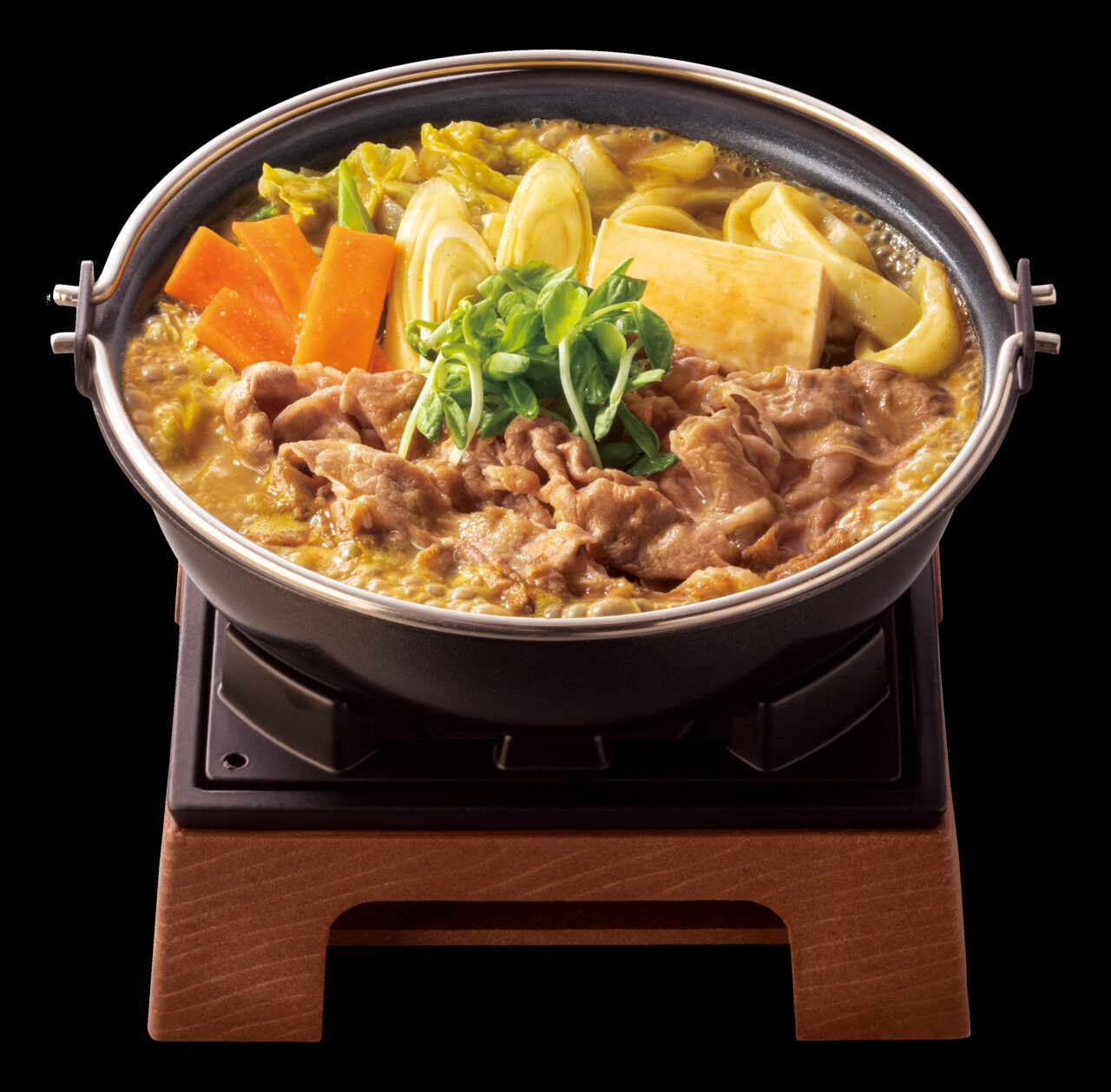 吉野家の牛カレー鍋膳。具材がたっぷり入ったクリーミーなカレー鍋