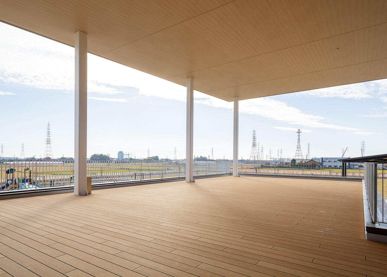 HASUパーク屋外デッキスペース 開放的な展望エリア