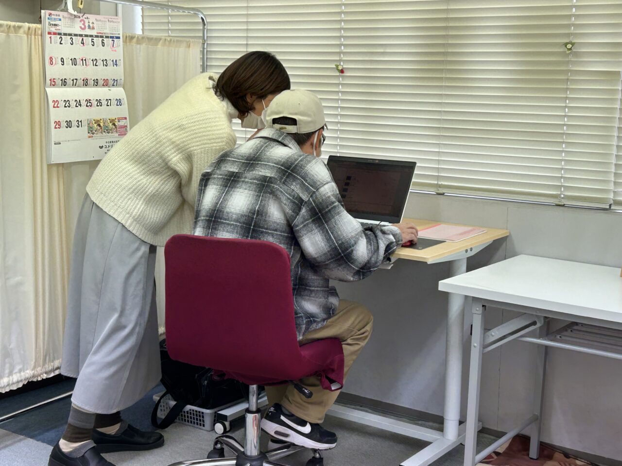 自分のノートパソコンを持ち込んで学習できるパソコン教室くんの授業風景