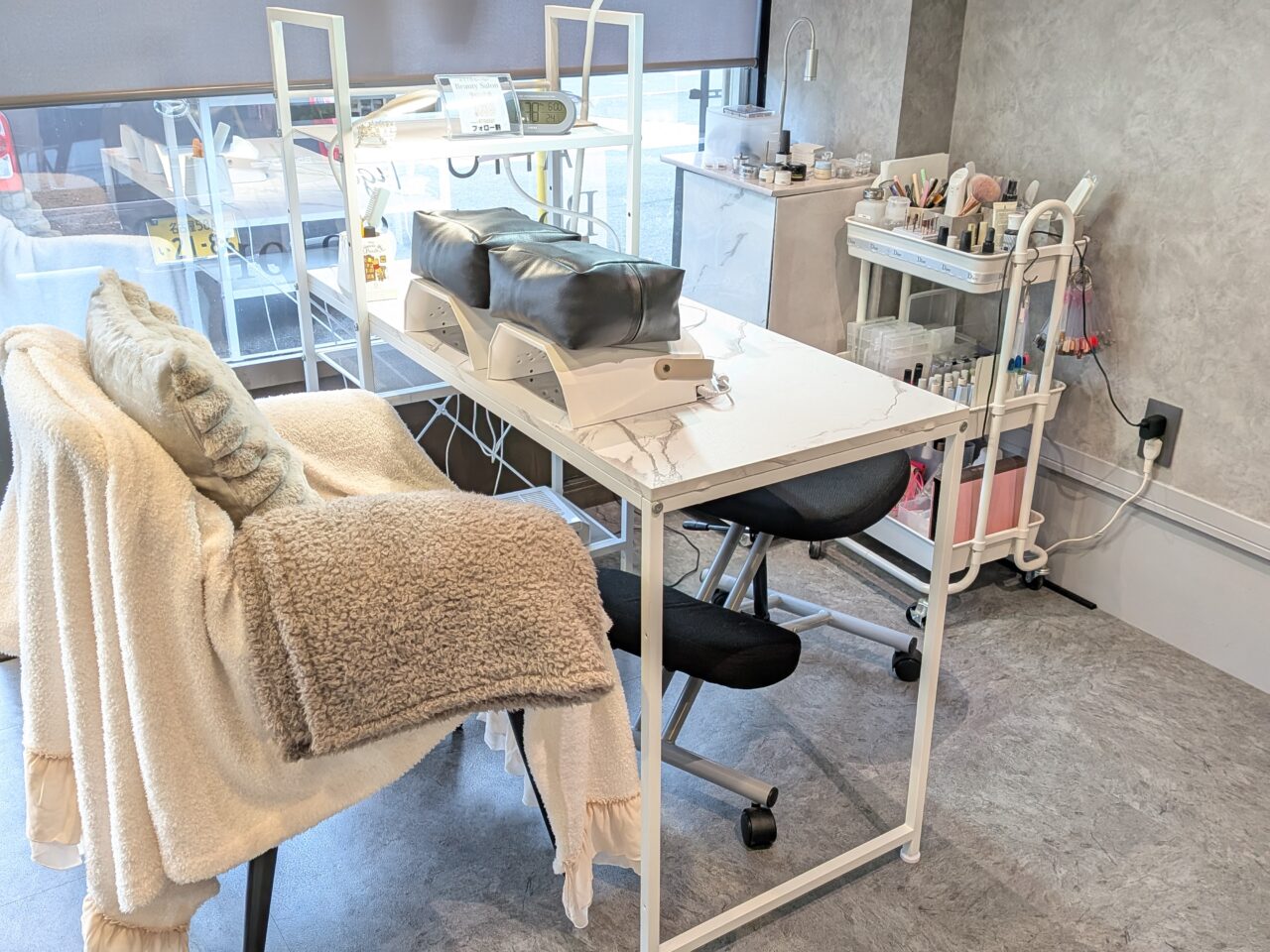 あま市七宝町遠島新開にあるメンズ脱毛・Nail salon ATTOのネイル施術スペース