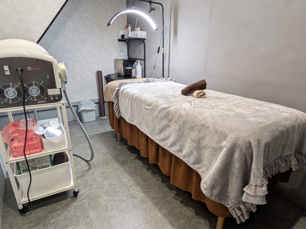 あま市七宝町遠島新開のメンズ脱毛・Nail salon ATTOの脱毛施術スペース