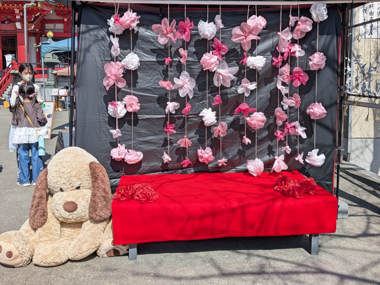 甚目寺観音で開催されたわんこマルシェのフォトブースの様子