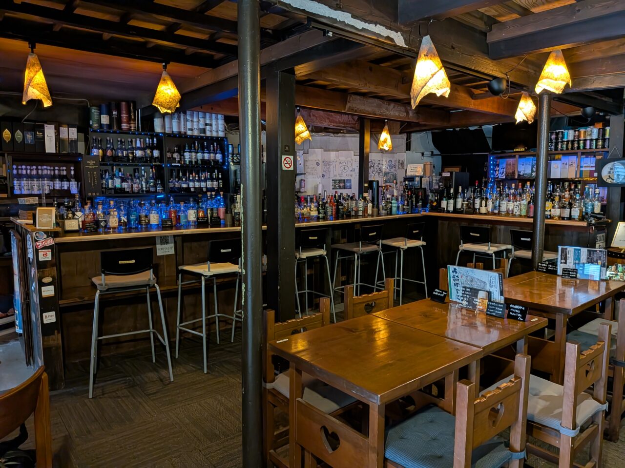 燻製ダイニングバー琉の店内の雰囲気