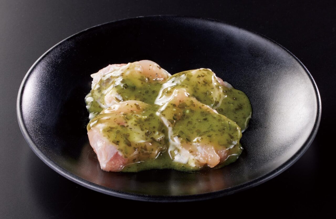 肉匠坂井ヨーロピアンフェアのバジルソース鶏もも肉メニュー