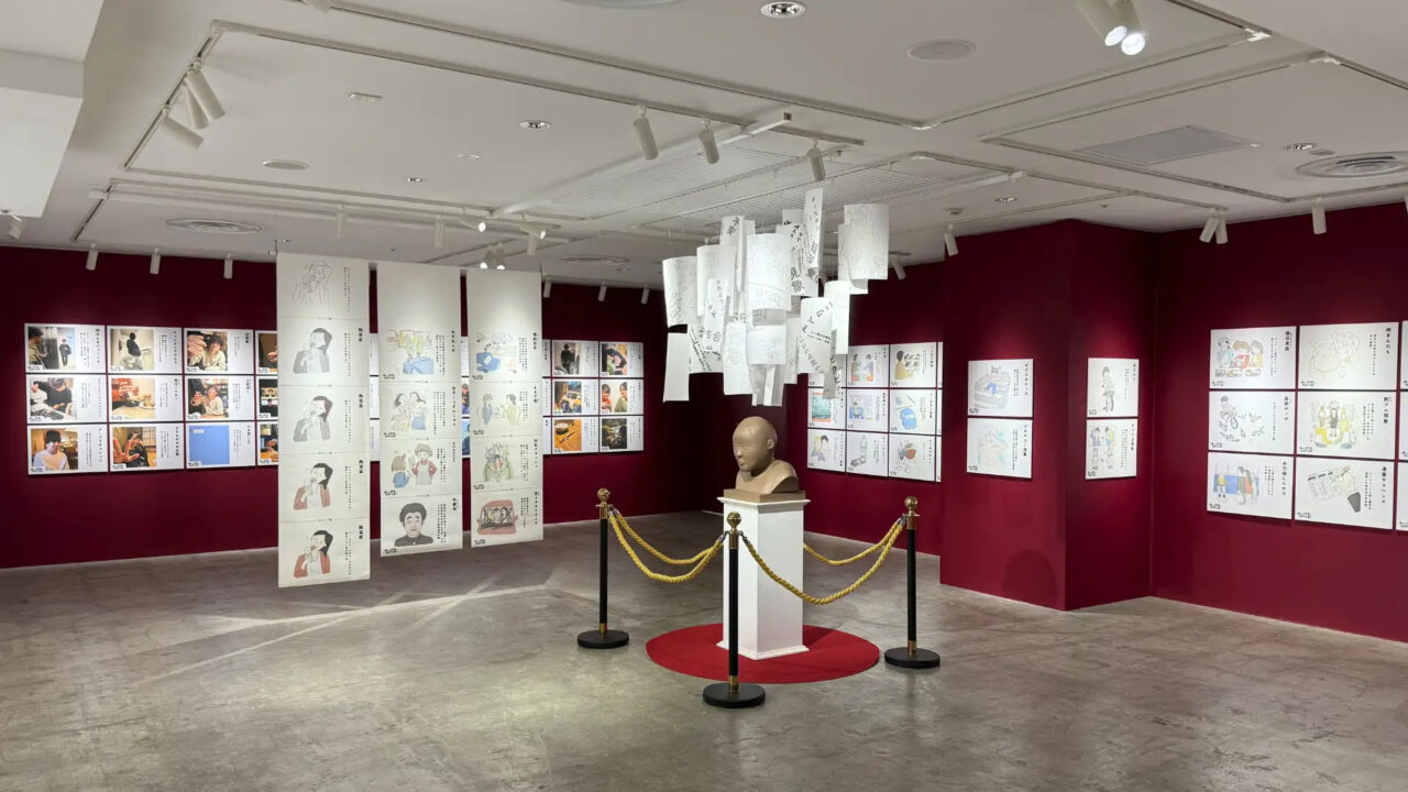 display.jpg	
共感型アート展「あの現象に名前を展」の会場に展示されたユーモラスなイラストとネーミングのポスター群